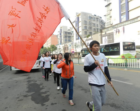 全体志愿者进行新消法宣传慢跑